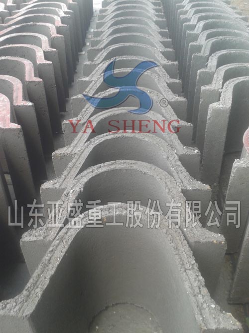 甘肅張掖客戶使用LZYC-3型成型機(jī)生產(chǎn)構(gòu)件